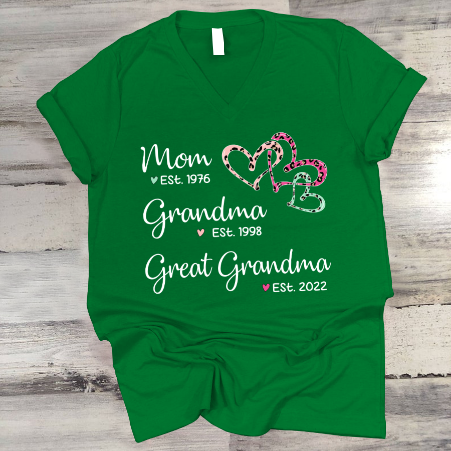 Mom Est Grandma Est Great Grandma Heart Leopard Black V-Neck
