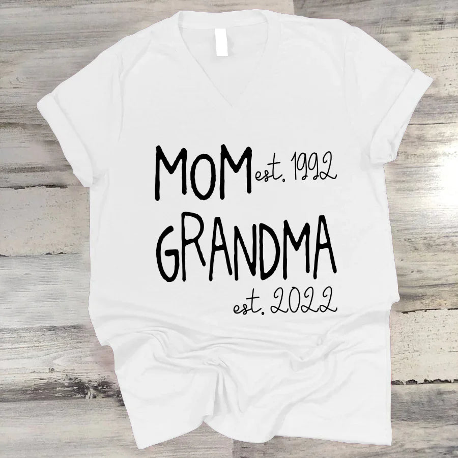Mom Grandma Est VT22120031 V-Neck