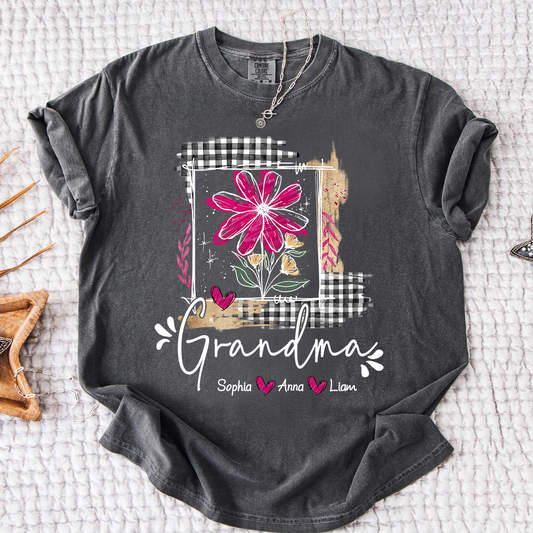 Comfort Colors® Personalized Grandma Shirt with Family Names, Custom Floral Daisy Design, Perfect Gift for Grandma