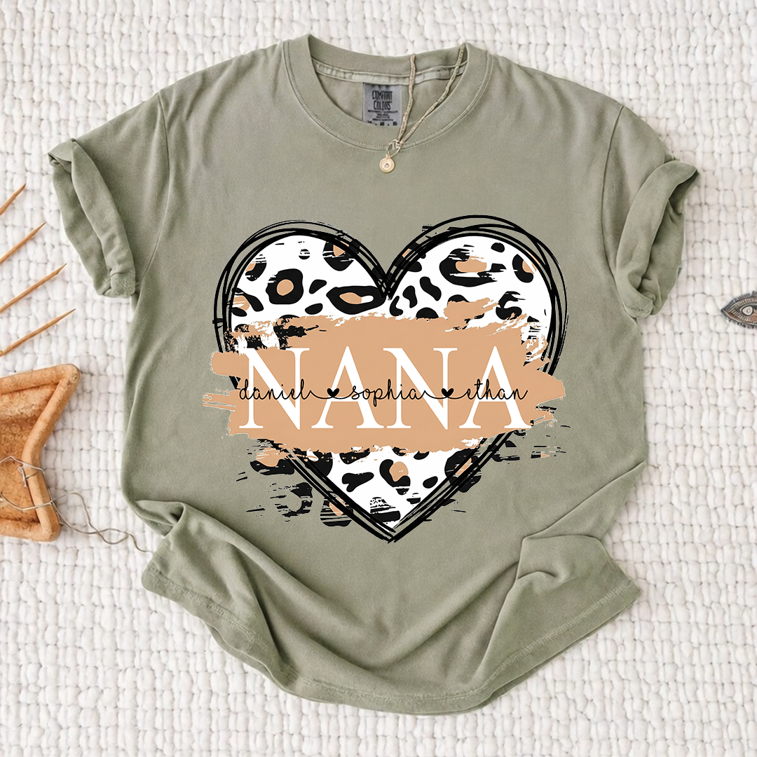 Comfort Colors Personalized Nana Shirt Leopard Heart Design Custom Mimi Grandma Gigi Name Tee with Grandkids Names Stylish Family Outfit for Women