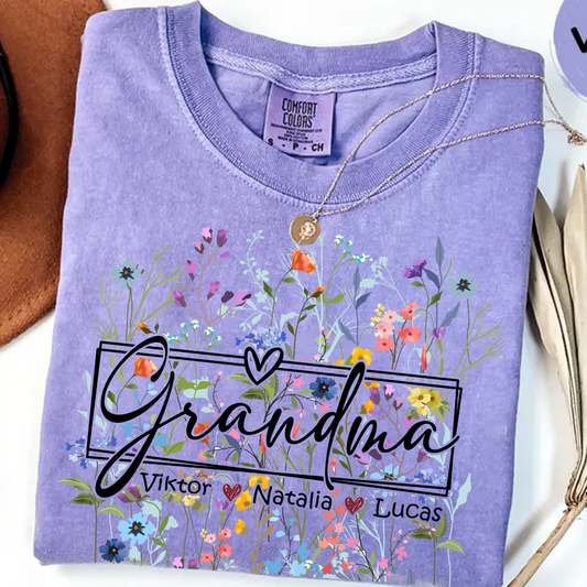 Comfort Colors® Grandma Heart Wildflower And Grandkids Shirt – Personalized Grandmother T-Shirt with Grandkids' Names – Cute Floral Grandma Gift for Grandma, Mother's Day, Birthday