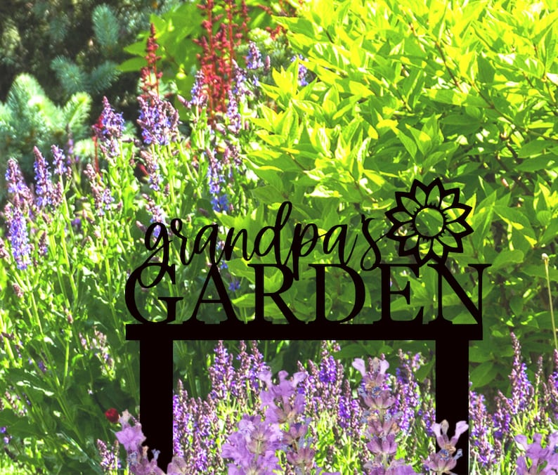 Custom Metal Garden Sign | Outdoor Decorative Yard Sign with Stake | Personalized Gifts for Grandma, Grandpa, Mom, Dad, Aunts and Uncles