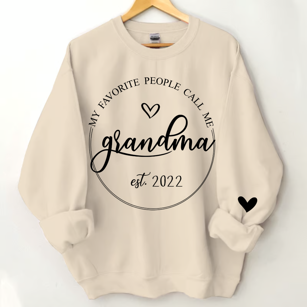 Personalized Grandma Est With Grandkids 2024 Sweatshirt