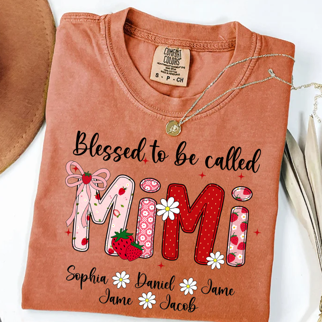 Blessed To Be Called Mimi, Mimi Strawberry And Grandkids Sweet Summer Time Shirt