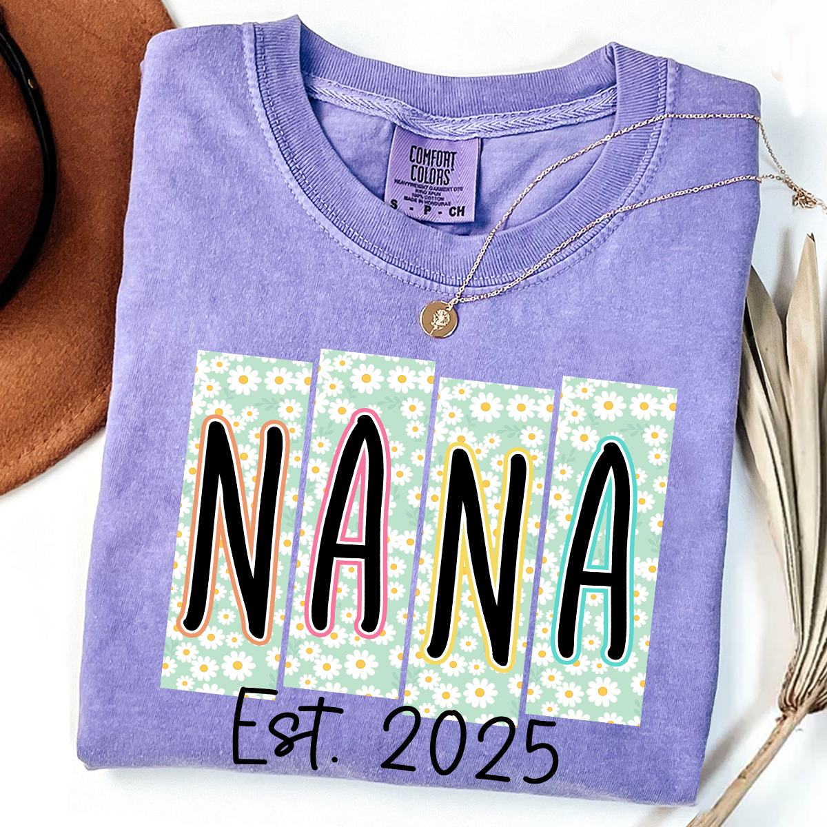 Personalized NANA EST. 2025 Sweatshirt – Daisy Flower Design Grandma Shirt