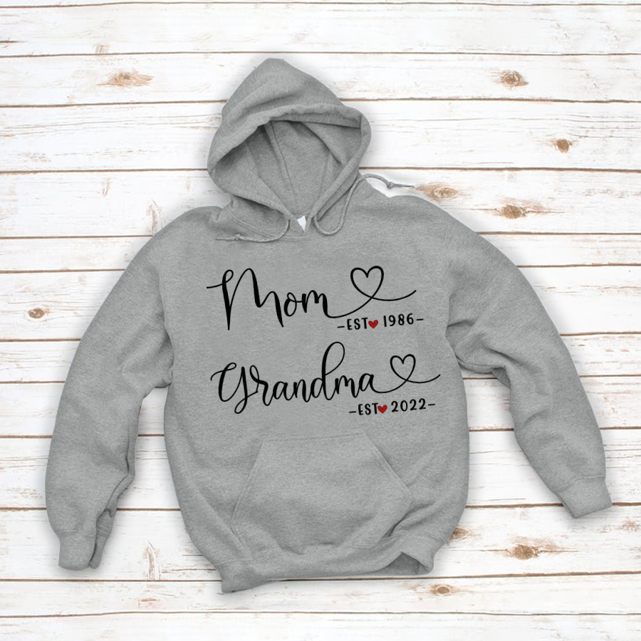 Mom heart est grandma heart est Hoodie