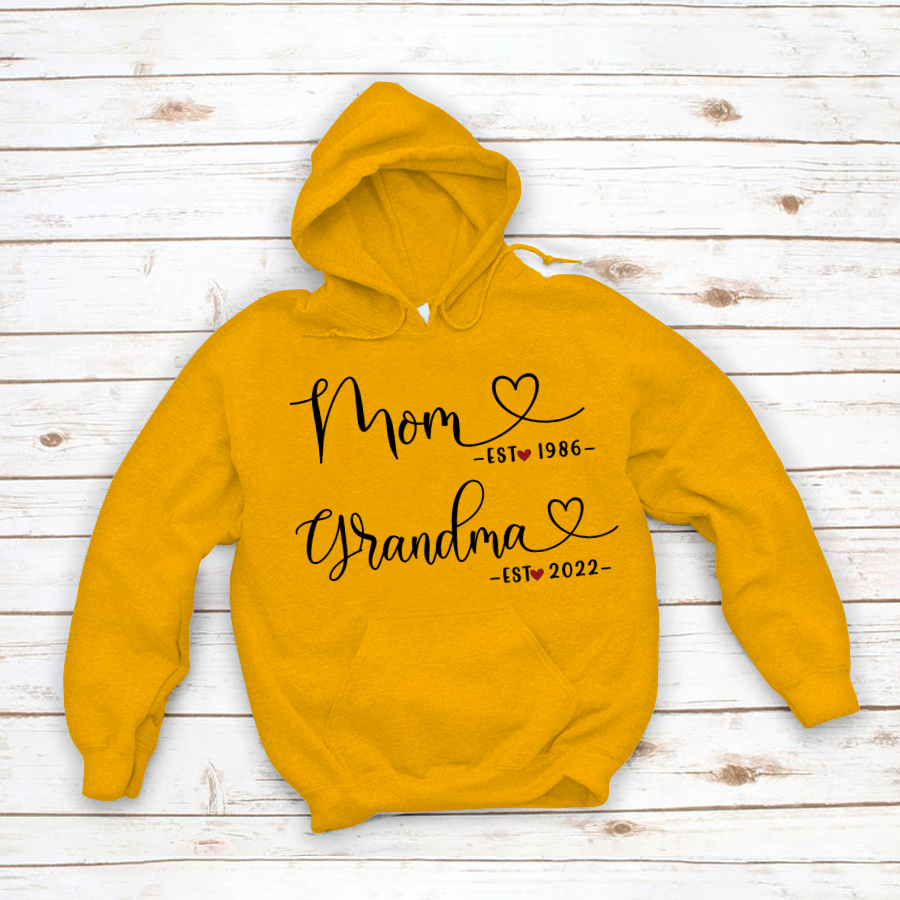 Mom heart est grandma heart est Hoodie