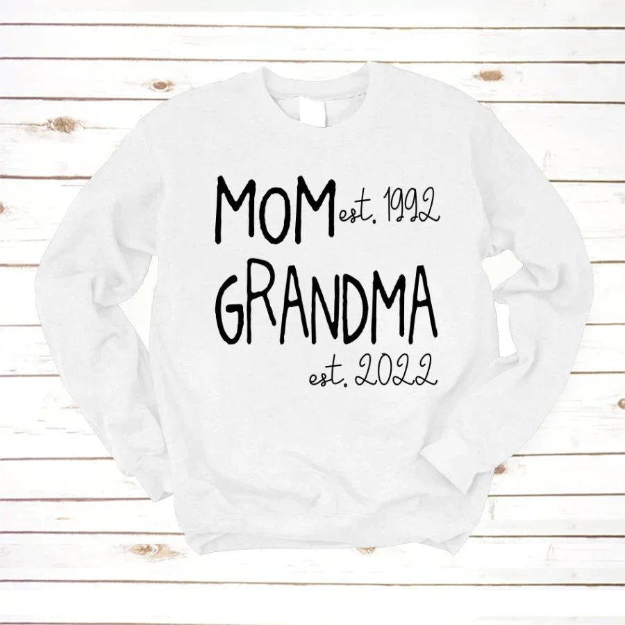 Mom Grandma Est VT22120031 Sweatshirt