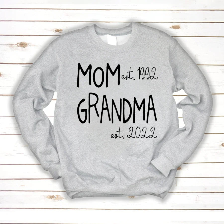 Mom Grandma Est VT22120031 Sweatshirt