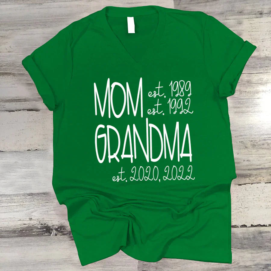 Mom Grandma Est VT22120064 V-Neck