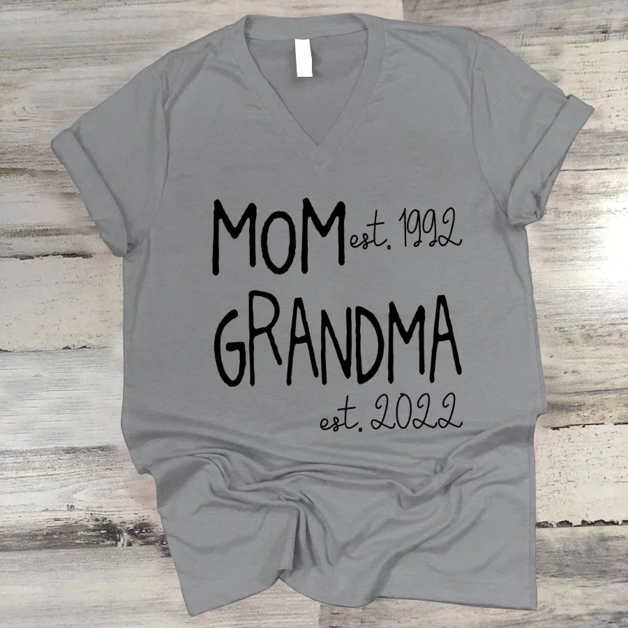 Mom Grandma Est VT22120031 V-Neck