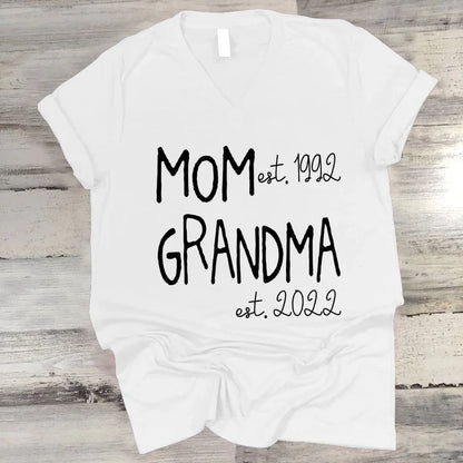 Mom Grandma Est VT22120031 V-Neck
