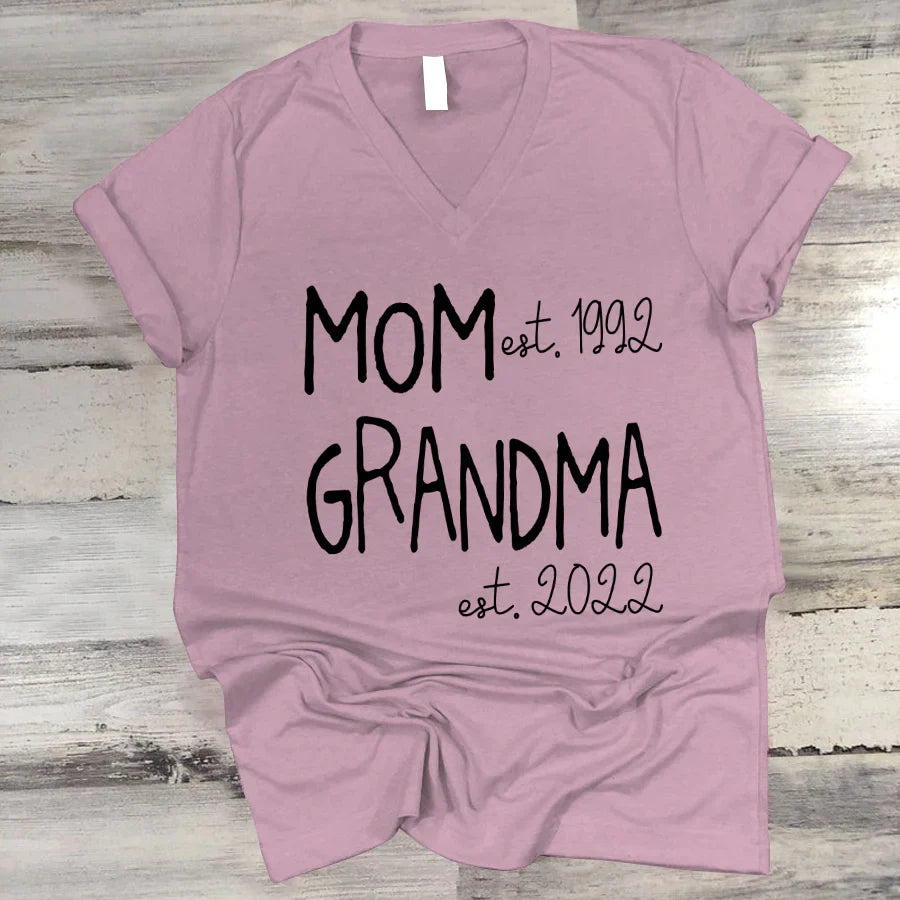 Mom Grandma Est VT22120031 V-Neck