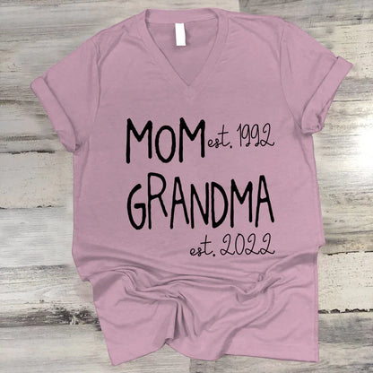 Mom Grandma Est VT22120031 V-Neck