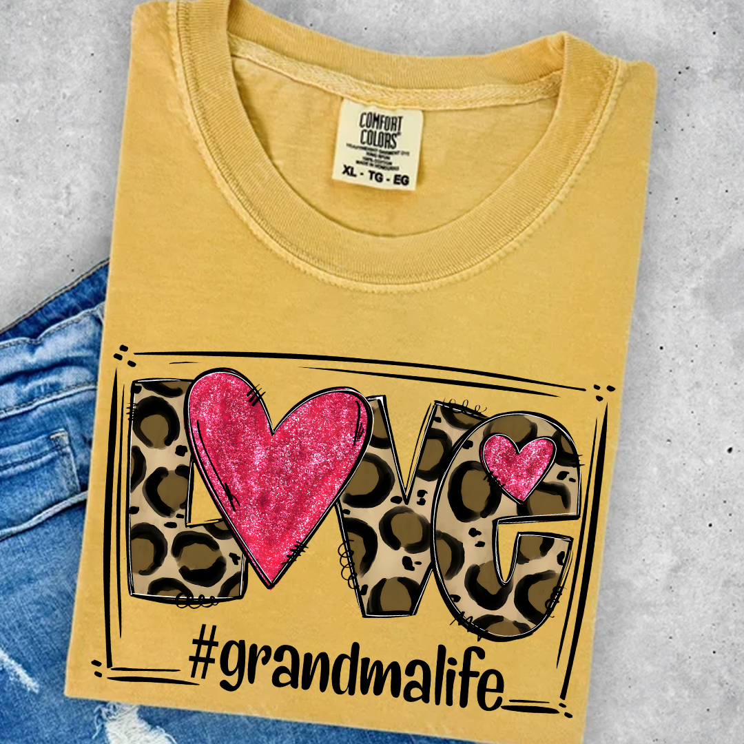 Comfort Colors® Grandma Life Shirt – LOVE Leopard Heart Graphic Tee for Grandma