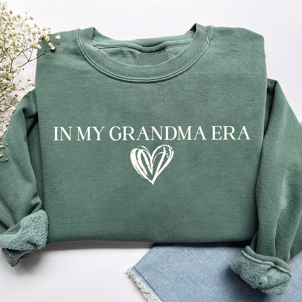 In My Grandma Era Sweatshirt, Cute Heart Graphic Tee for Grandma
