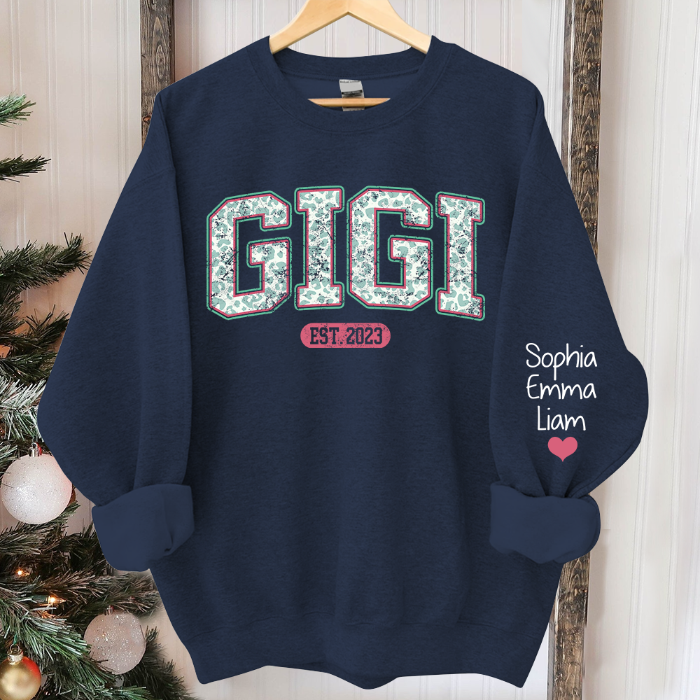 Personalized Gigi Est Leopard With Kids Christmas Sweatshirt