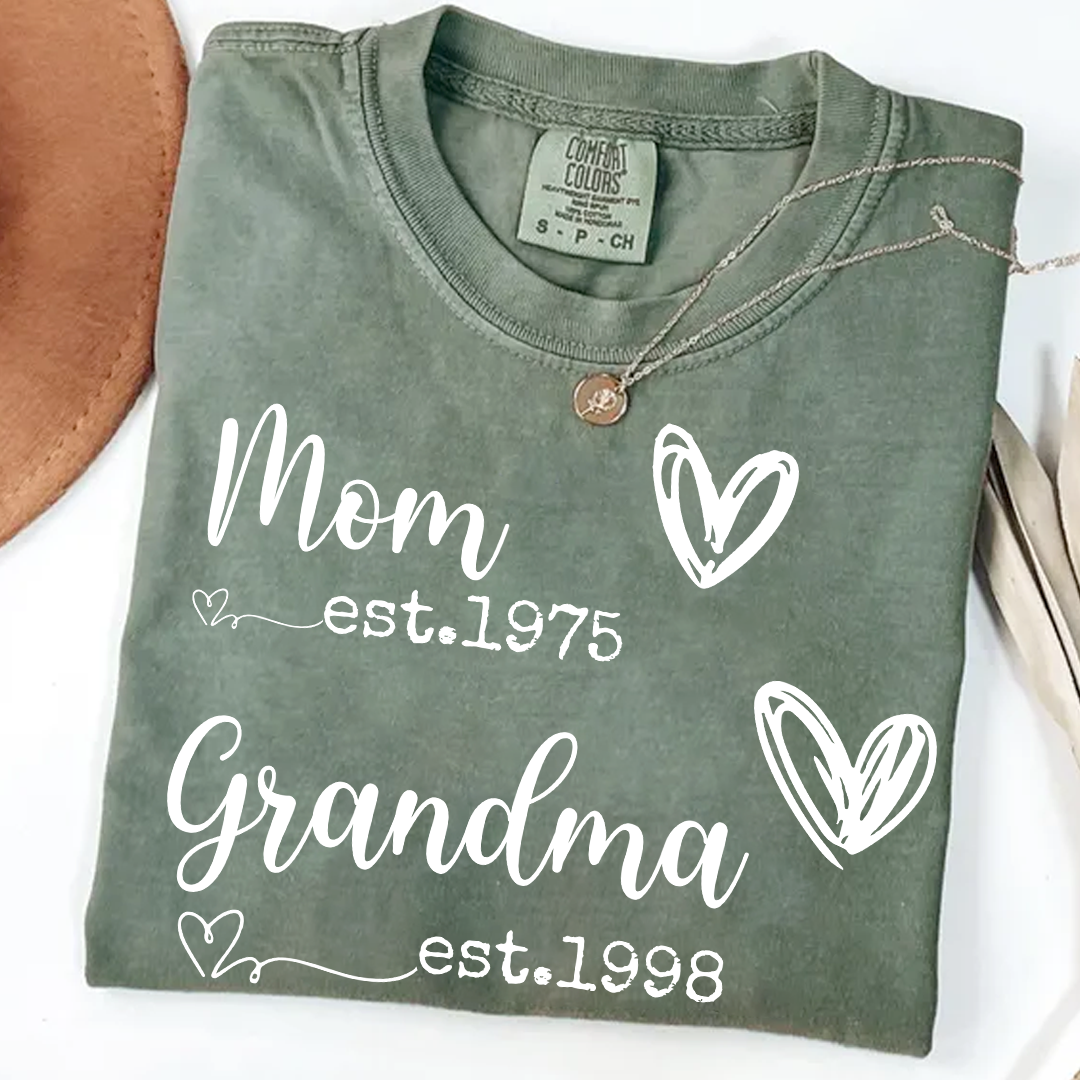 Personalized Mom Grandma EST Year Shirt | Custom Family T-Shirt Gift for Mom and Grandma | Cute Heart Design