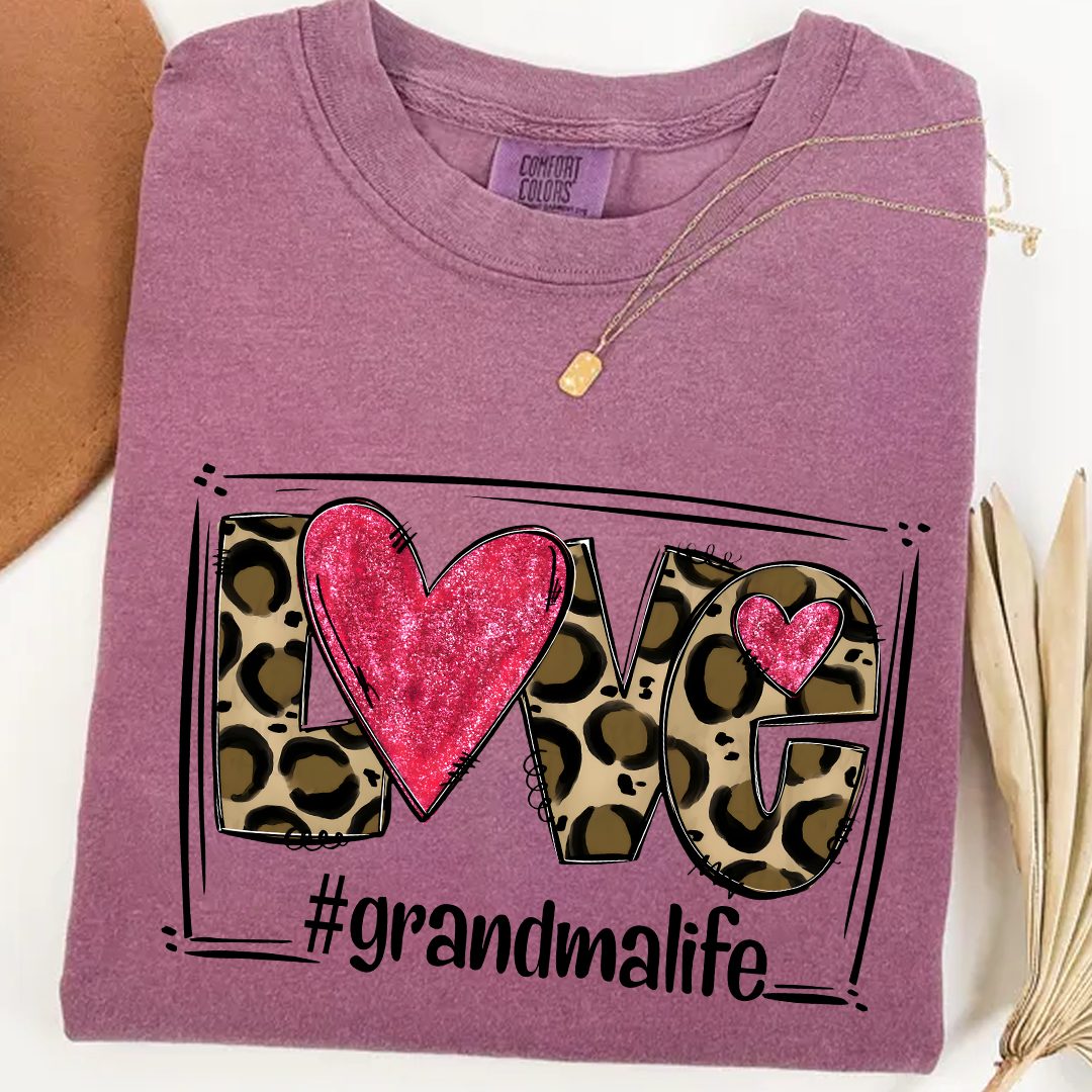 Comfort Colors® Grandma Life Shirt – LOVE Leopard Heart Graphic Tee for Grandma