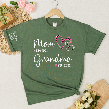 Personalized Mom Grandma Est Shirt with Custom Names on Sleeve, Leopard Heart Graphic Family T Shirt for Women, Meaningful Present for Mother Grandma from Kids and Grandkids