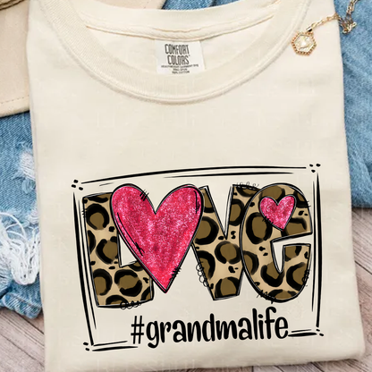 Comfort Colors® Grandma Life Shirt – LOVE Leopard Heart Graphic Tee for Grandma