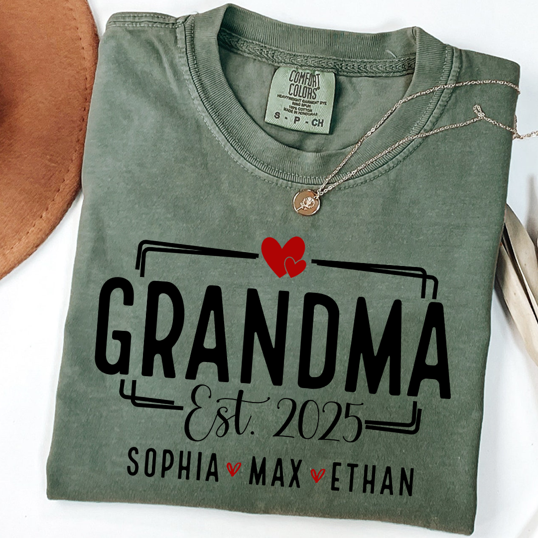 Comfort Colors® Personalized with Heart, Grandma And Kids