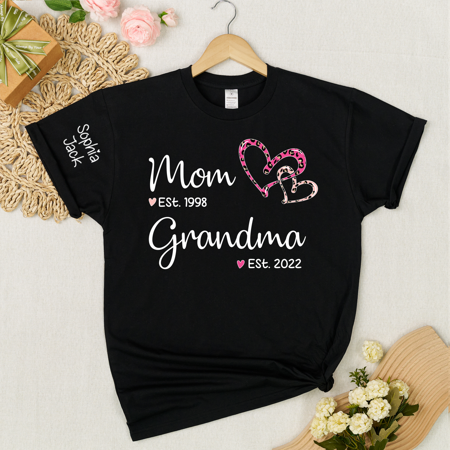 Personalized Mom Grandma Est Shirt with Custom Names on Sleeve, Leopard Heart Graphic Family T Shirt for Women, Meaningful Present for Mother Grandma from Kids and Grandkids