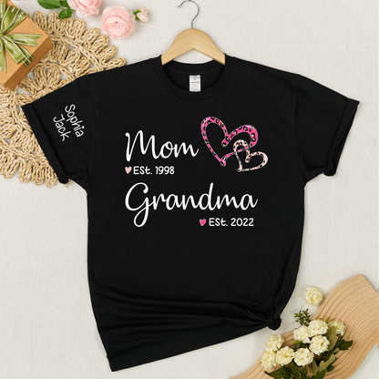 Personalized Mom Grandma Est Shirt with Custom Names on Sleeve, Leopard Heart Graphic Family T Shirt for Women, Meaningful Present for Mother Grandma from Kids and Grandkids