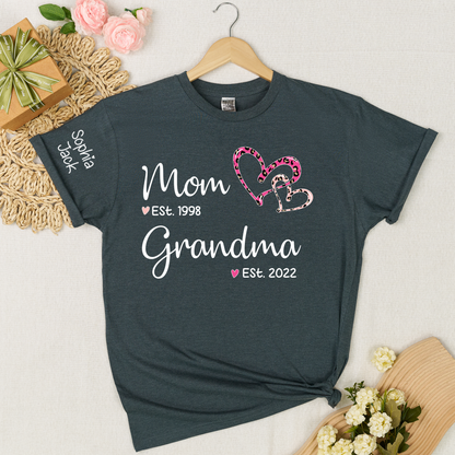 Personalized Mom Grandma Est Shirt with Custom Names on Sleeve, Leopard Heart Graphic Family T Shirt for Women, Meaningful Present for Mother Grandma from Kids and Grandkids
