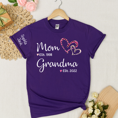 Personalized Mom Grandma Est Shirt with Custom Names on Sleeve, Leopard Heart Graphic Family T Shirt for Women, Meaningful Present for Mother Grandma from Kids and Grandkids