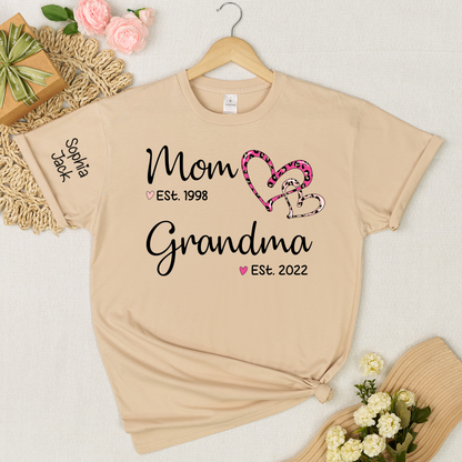 Personalized Mom Grandma Est Shirt with Custom Names on Sleeve, Leopard Heart Graphic Family T Shirt for Women, Meaningful Present for Mother Grandma from Kids and Grandkids