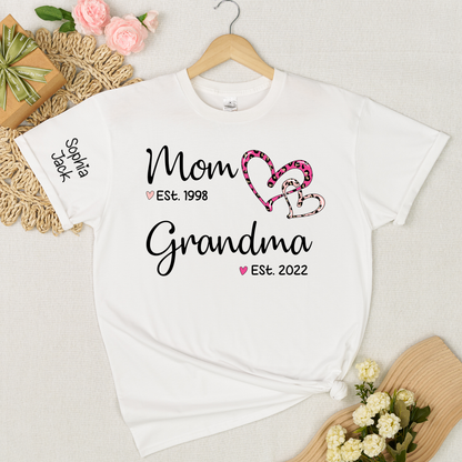 Personalized Mom Grandma Est Shirt with Custom Names on Sleeve, Leopard Heart Graphic Family T Shirt for Women, Meaningful Present for Mother Grandma from Kids and Grandkids