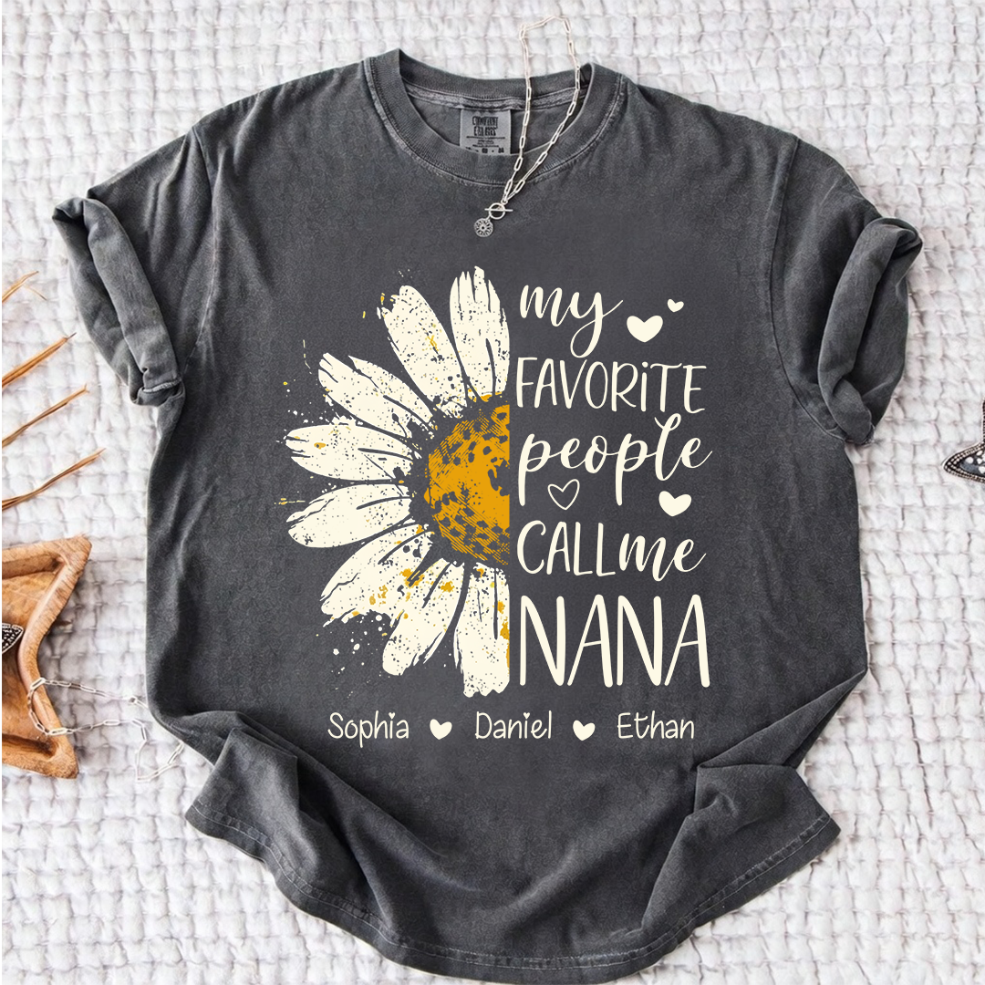 Comfort Colors Personalized Nana Shirt Daisy Flower Design Custom Grandma Mimi Gigi Name Tee My Favorite People Call Me Nana with Grandkids Names Family Gift for Women