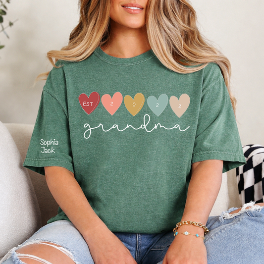 Personalized Grandma Est 2022 Shirt with Custom Grandkids Names on Sleeve, Colorful Heart Graphic T Shirt for Women, Meaningful Family Gift for Grandma from Kids