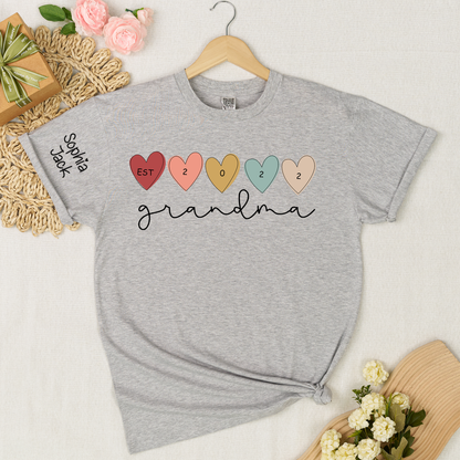 Personalized Grandma Est 2022 Shirt with Custom Grandkids Names on Sleeve, Colorful Heart Graphic T Shirt for Women, Meaningful Family Gift for Grandma from Kids