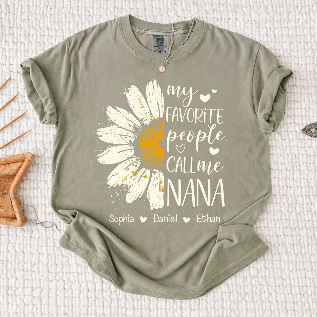 Comfort Colors Personalized Nana Shirt Daisy Flower Design Custom Grandma Mimi Gigi Name Tee My Favorite People Call Me Nana with Grandkids Names Family Gift for Women
