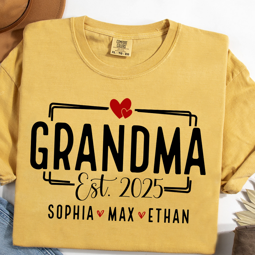 Comfort Colors® Personalized with Heart, Grandma And Kids