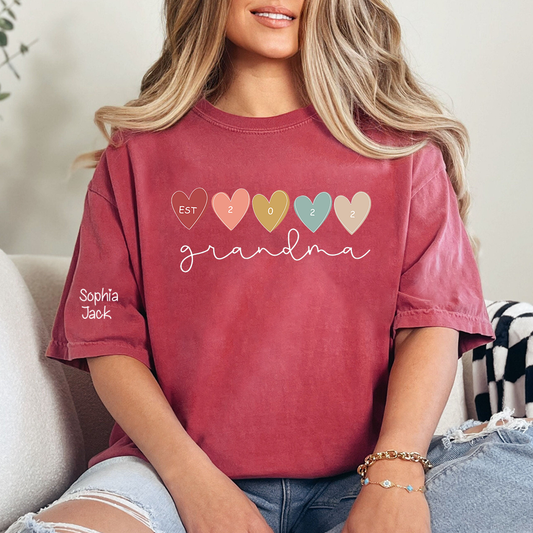 Personalized Grandma Est 2022 Shirt with Custom Grandkids Names on Sleeve, Colorful Heart Graphic T Shirt for Women, Meaningful Family Gift for Grandma from Kids