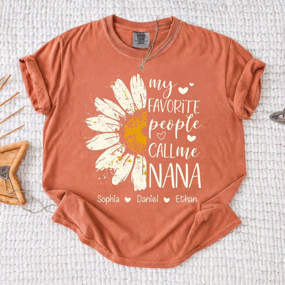 Comfort Colors Personalized Nana Shirt Daisy Flower Design Custom Grandma Mimi Gigi Name Tee My Favorite People Call Me Nana with Grandkids Names Family Gift for Women