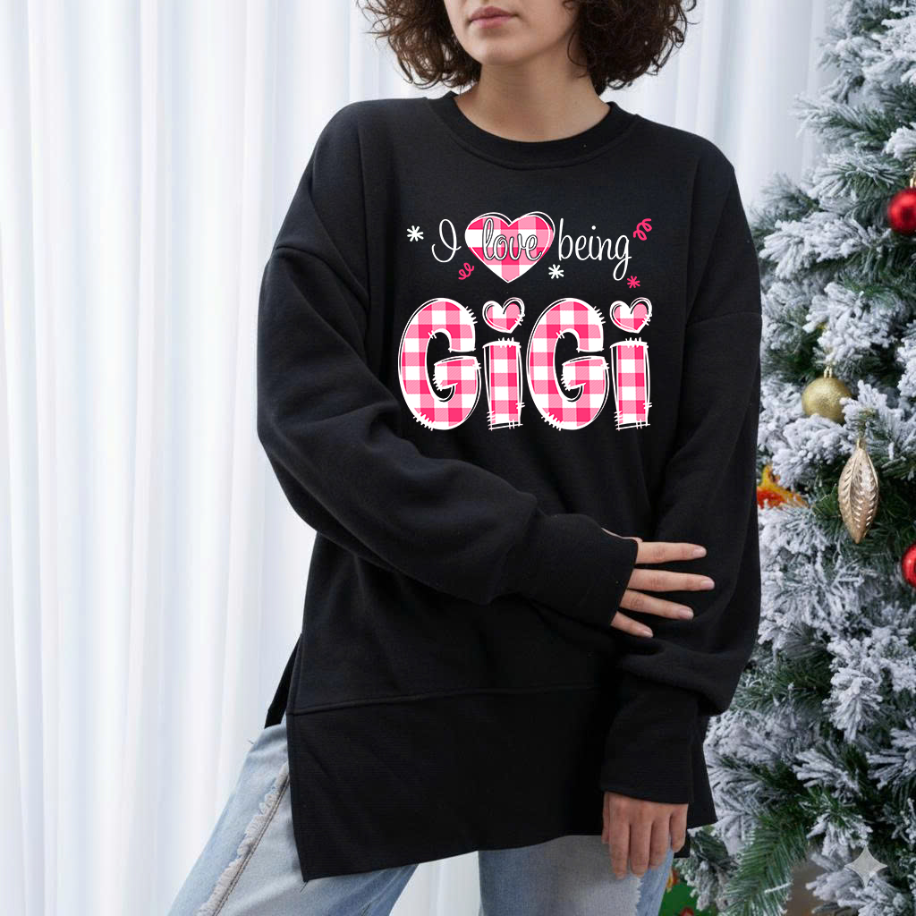 Custom Gigi Valentine Sweatshirt Personalized Names on Sleeve, I Love Being Gigi Shirt for Grandma, Cute Heart Plaid Design Family Apparel for Mother’s Day Valentine Holiday