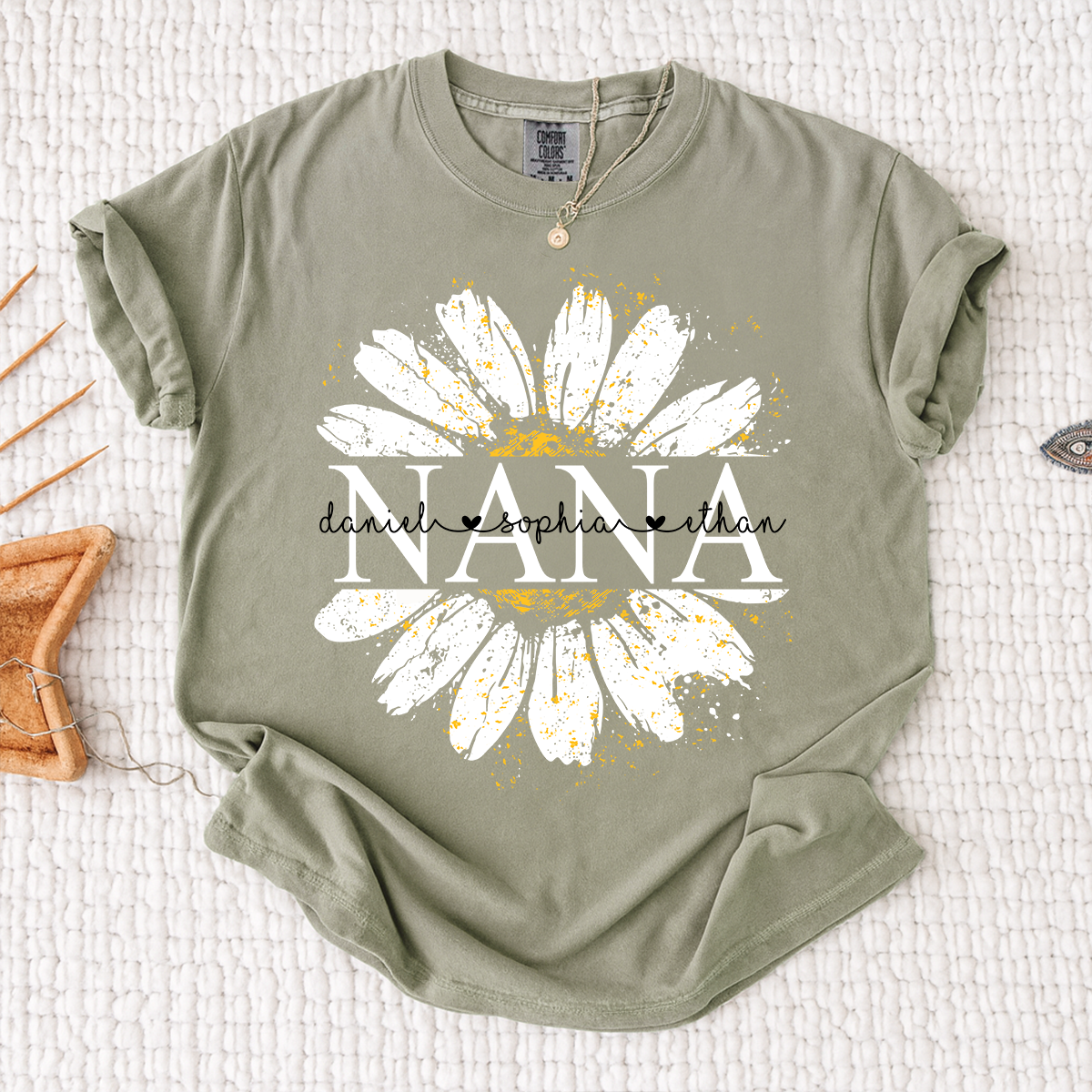 Comfort Colors Personalized Nana Shirt with Beautiful Daisy Print – Custom Grandma Gift with Children’s Names