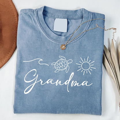 Comfort Colors® Personalized Grandma Beach Shirt Cute Turtle Sun Ocean Graphic Tee, Retro Summer Grandma Gift T-Shirt, Coastal Vacation Shirt