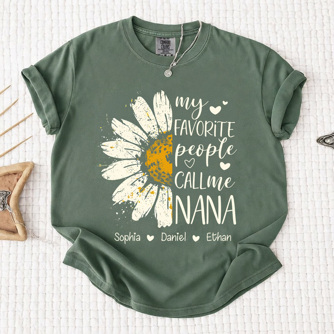 Comfort Colors Personalized Nana Shirt Daisy Flower Design Custom Grandma Mimi Gigi Name Tee My Favorite People Call Me Nana with Grandkids Names Family Gift for Women