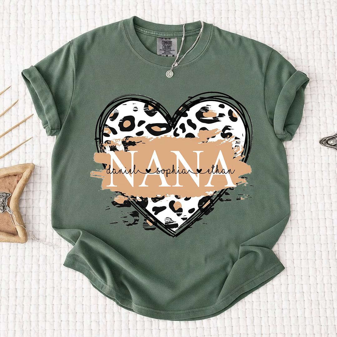 Comfort Colors Personalized Nana Shirt Leopard Heart Design Custom Mimi Grandma Gigi Name Tee with Grandkids Names Stylish Family Outfit for Women