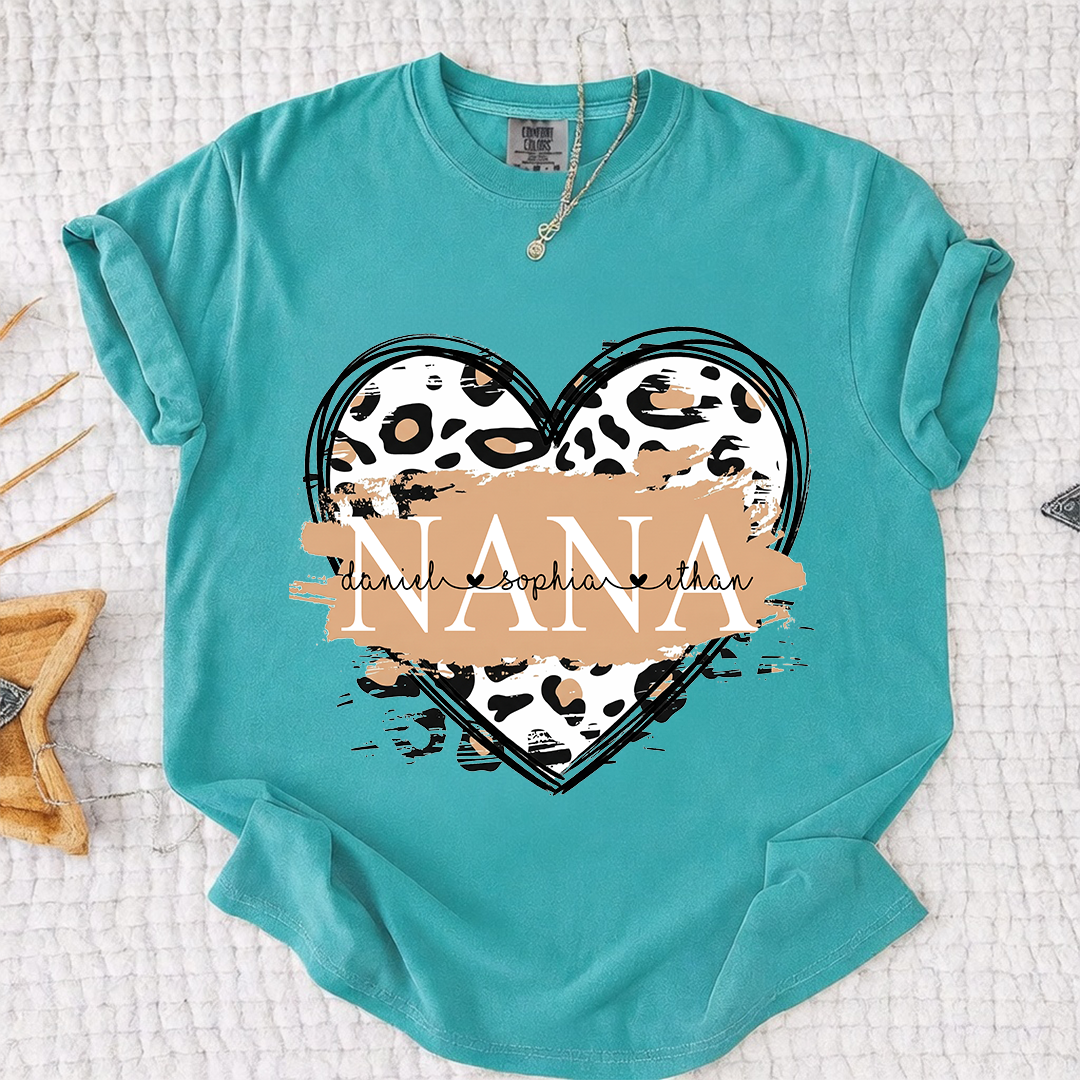 Comfort Colors Personalized Nana Shirt Leopard Heart Design Custom Mimi Grandma Gigi Name Tee with Grandkids Names Stylish Family Outfit for Women