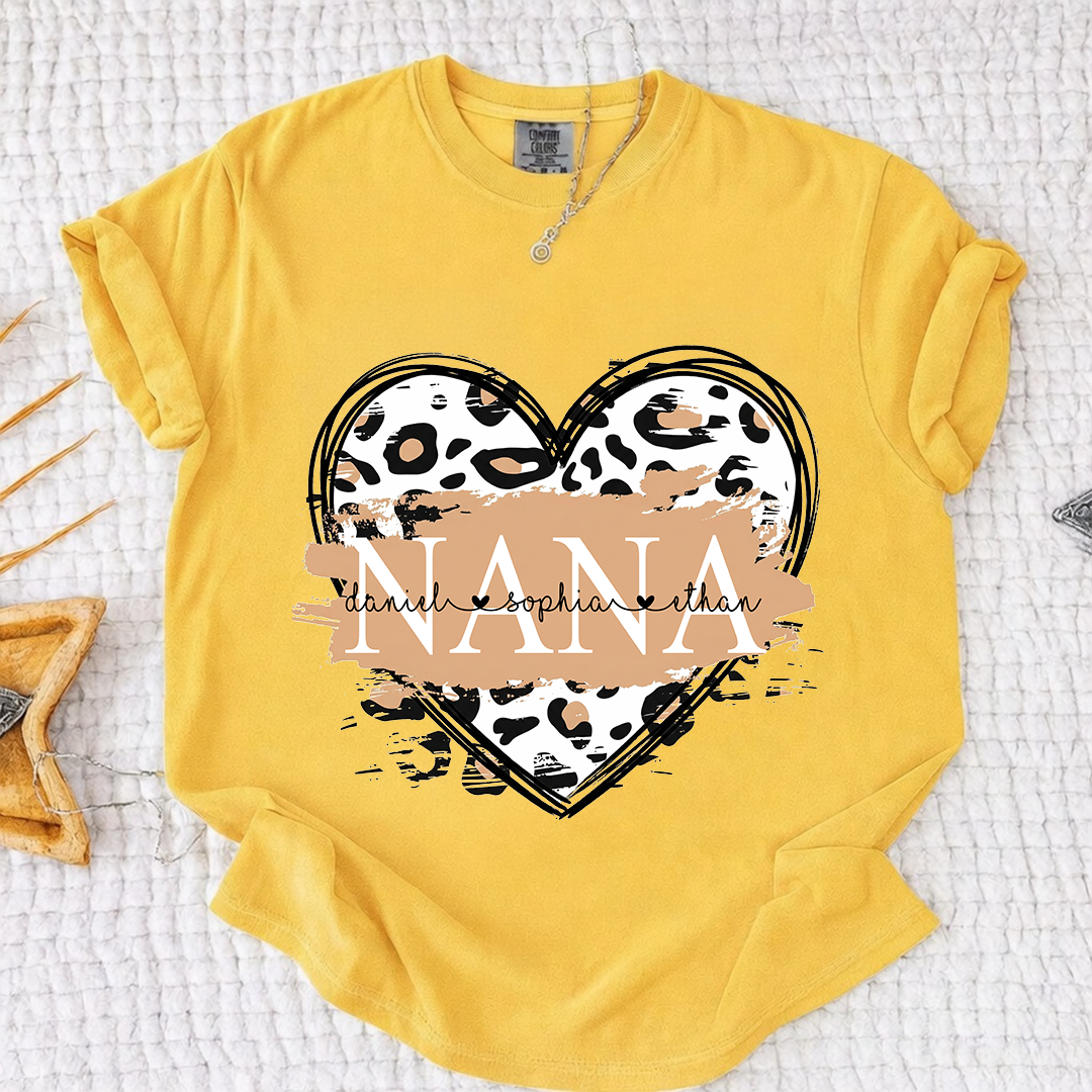 Comfort Colors Personalized Nana Shirt Leopard Heart Design Custom Mimi Grandma Gigi Name Tee with Grandkids Names Stylish Family Outfit for Women