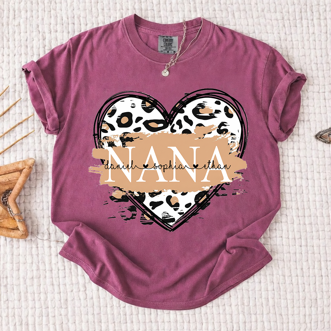 Comfort Colors Personalized Nana Shirt Leopard Heart Design Custom Mimi Grandma Gigi Name Tee with Grandkids Names Stylish Family Outfit for Women