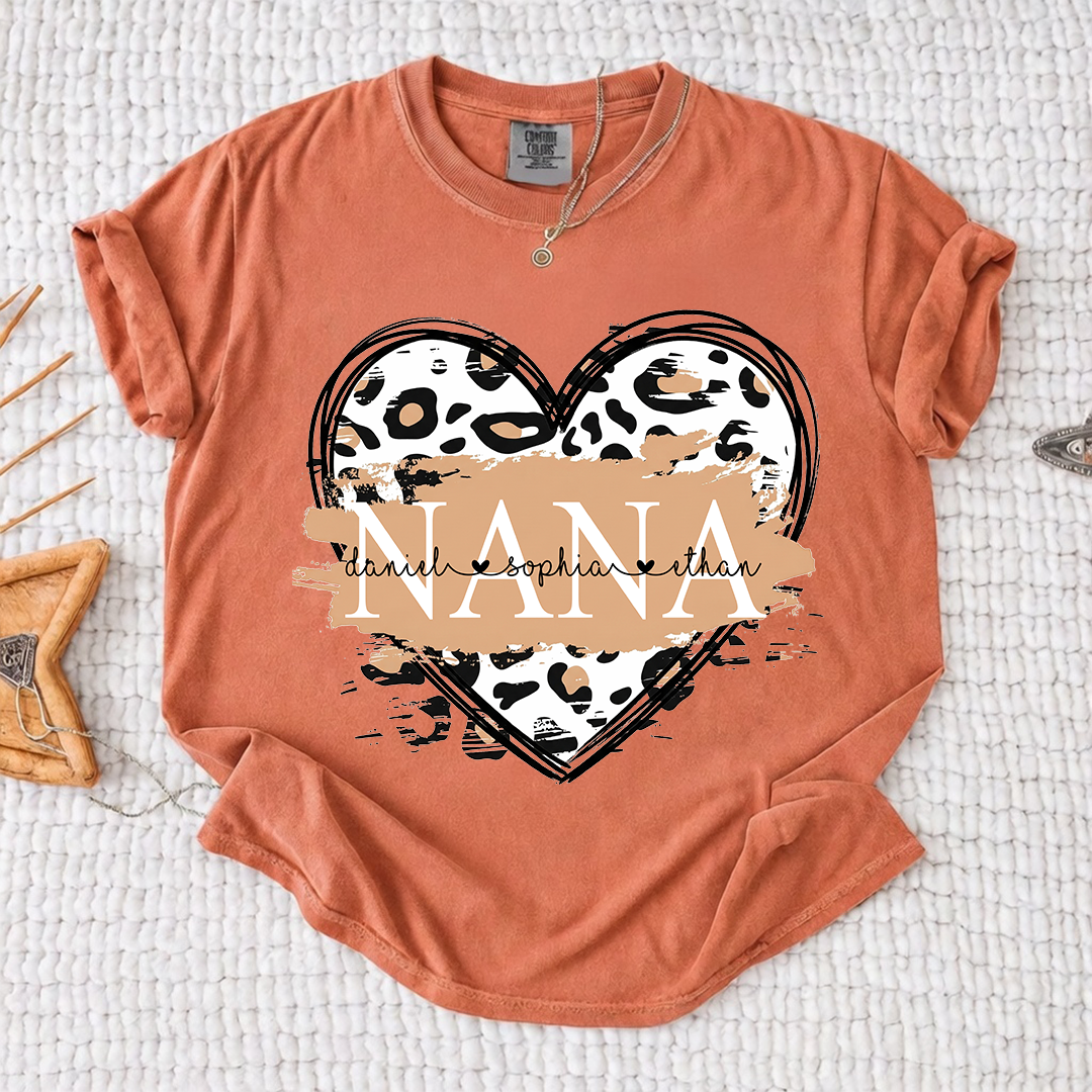 Comfort Colors Personalized Nana Shirt Leopard Heart Design Custom Mimi Grandma Gigi Name Tee with Grandkids Names Stylish Family Outfit for Women
