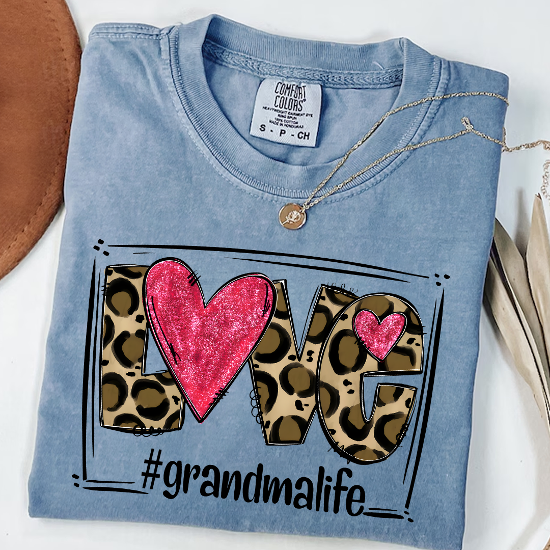 Comfort Colors® Grandma Life Shirt – LOVE Leopard Heart Graphic Tee for Grandma