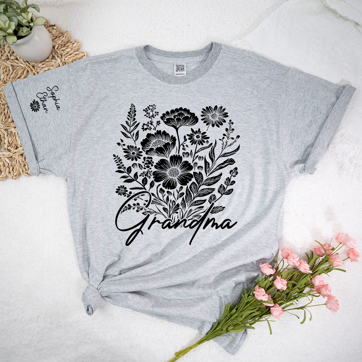 Grandma Floral Line Art Shirt, Minimalist Flower Grandma Tee, Personalized Grandma Gift, Elegant Botanical Shirt for Grandma